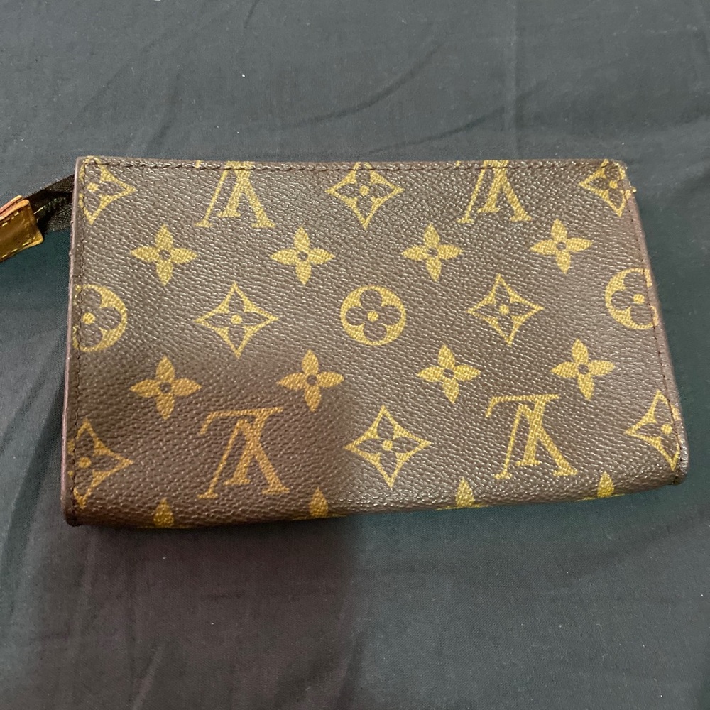 Louis Vuitton Monogram Cosmetics Pouch (bucket pm)